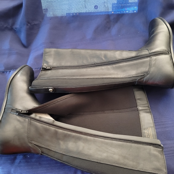 Ladies Boots - Picture 2 of 11